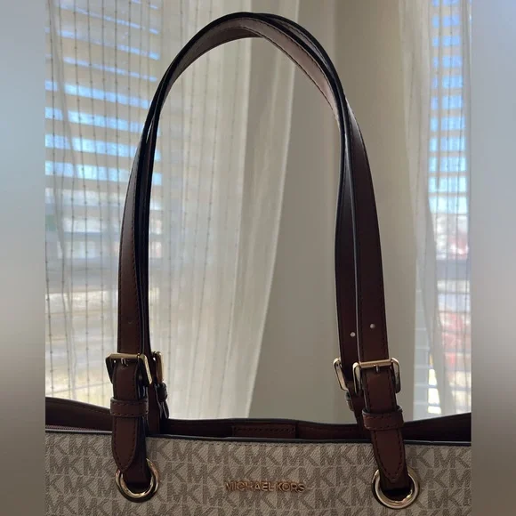 Michael Kors Brown & Cream Laptop Purse - Picture 8 of 16